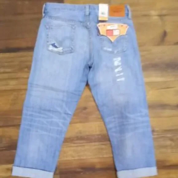 The LEVI 501® Button Fly Distressed Cropped Jean - Picture 4 of 7